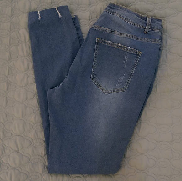 Women's Stretch Distressed Jeans - Picture 2 of 2